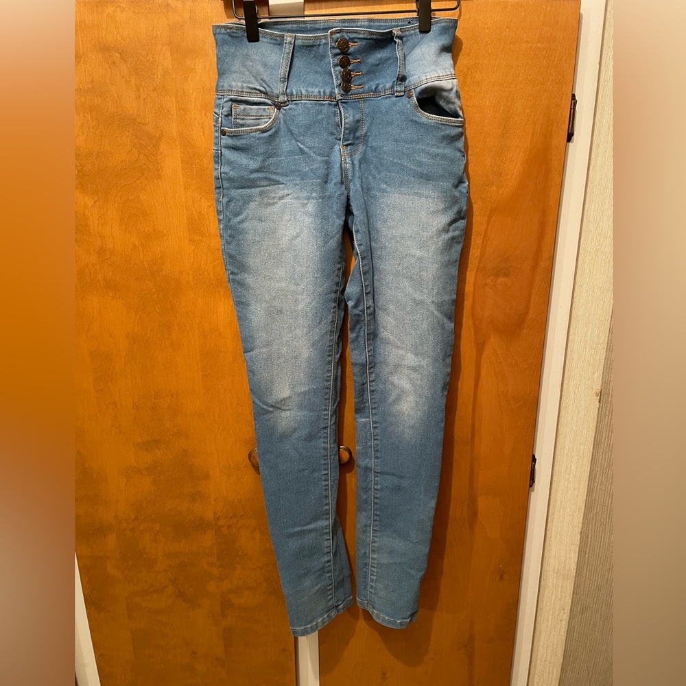 High waisted skinny jeans.